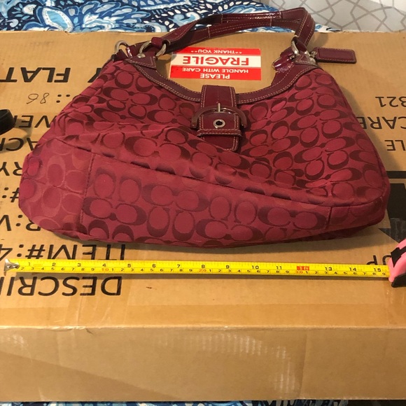 Red Coach medium size handbag - Picture 2 of 3